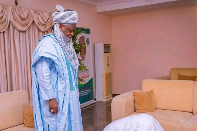 Sultan of Sokoto Denies Viral Photo of Governor Alia
