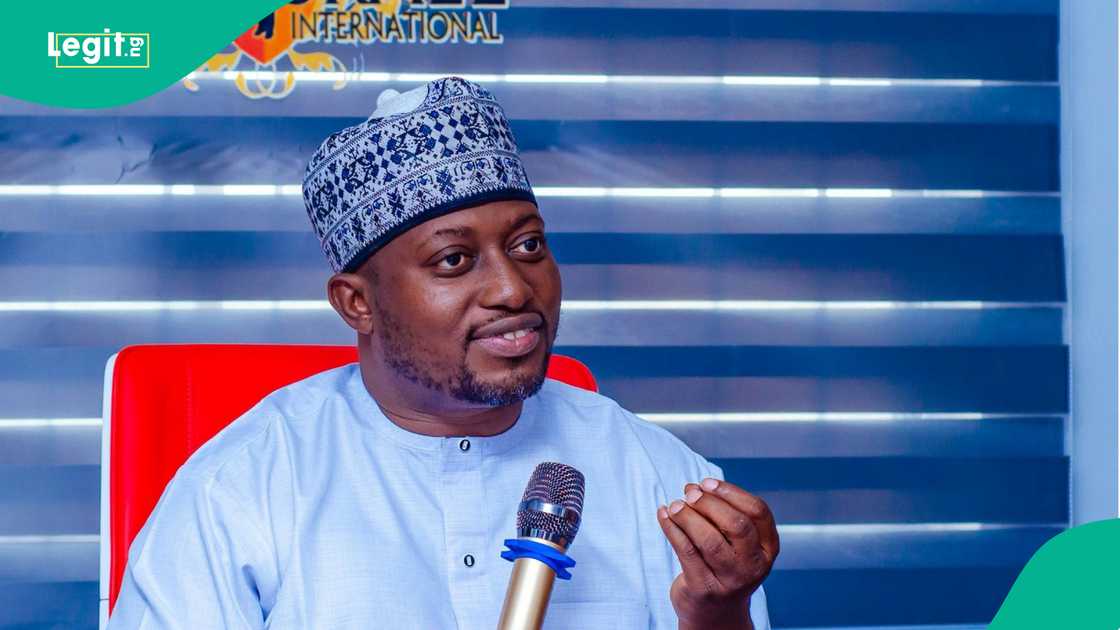 Utomi Criticizes APC Youth Luxury SUVs